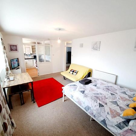 Rayleigh Town Centre 2 Bedroom Apartment エクステリア 写真