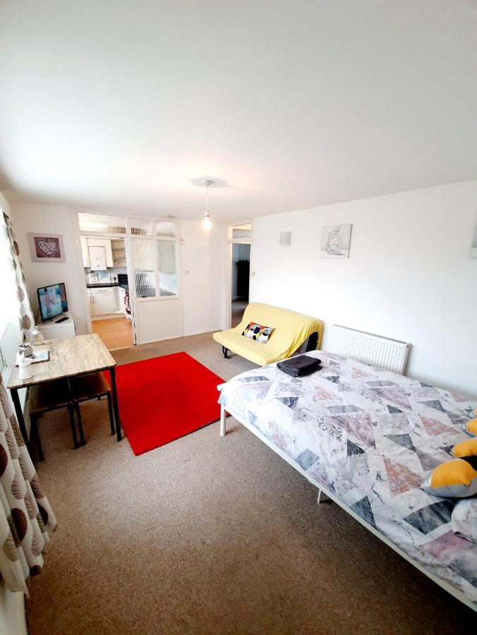 Rayleigh Town Centre 2 Bedroom Apartment エクステリア 写真