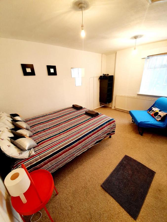 Rayleigh Town Centre 2 Bedroom Apartment エクステリア 写真