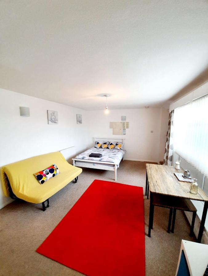 Rayleigh Town Centre 2 Bedroom Apartment エクステリア 写真