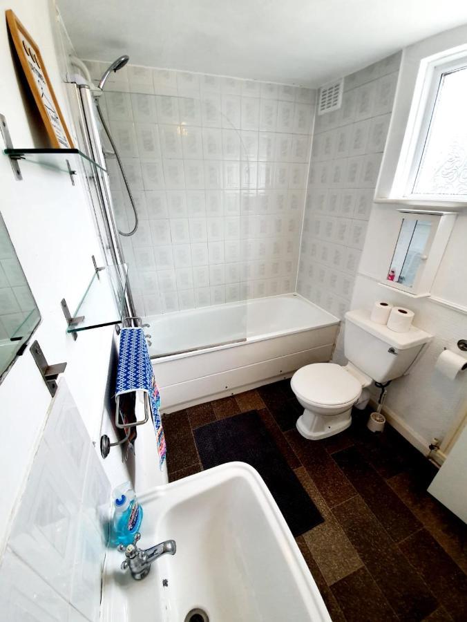 Rayleigh Town Centre 2 Bedroom Apartment エクステリア 写真